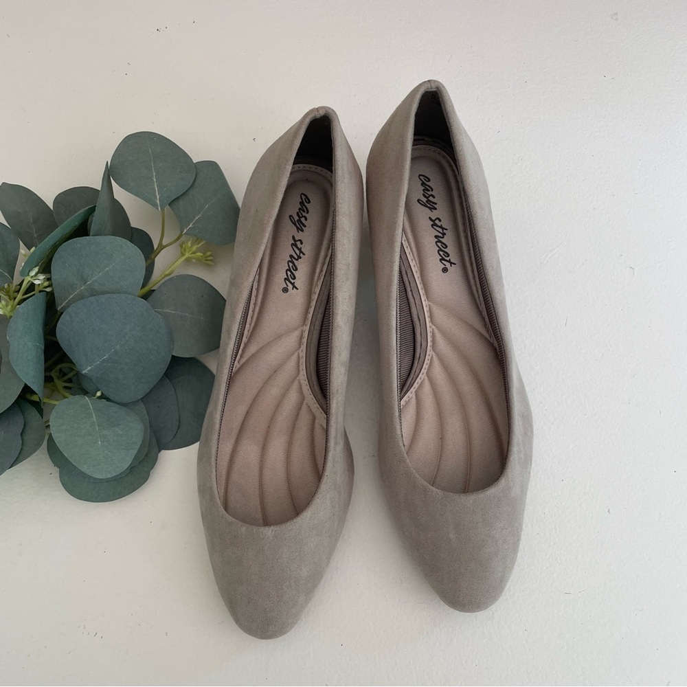 Easy Street Chunky Block Round Toe Pumps